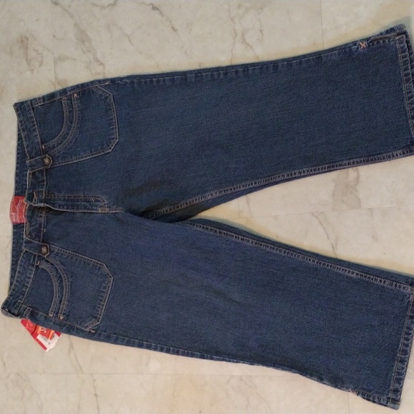Levi's Strauss Signature stretch Capri jeans. - Picture 5 of 11